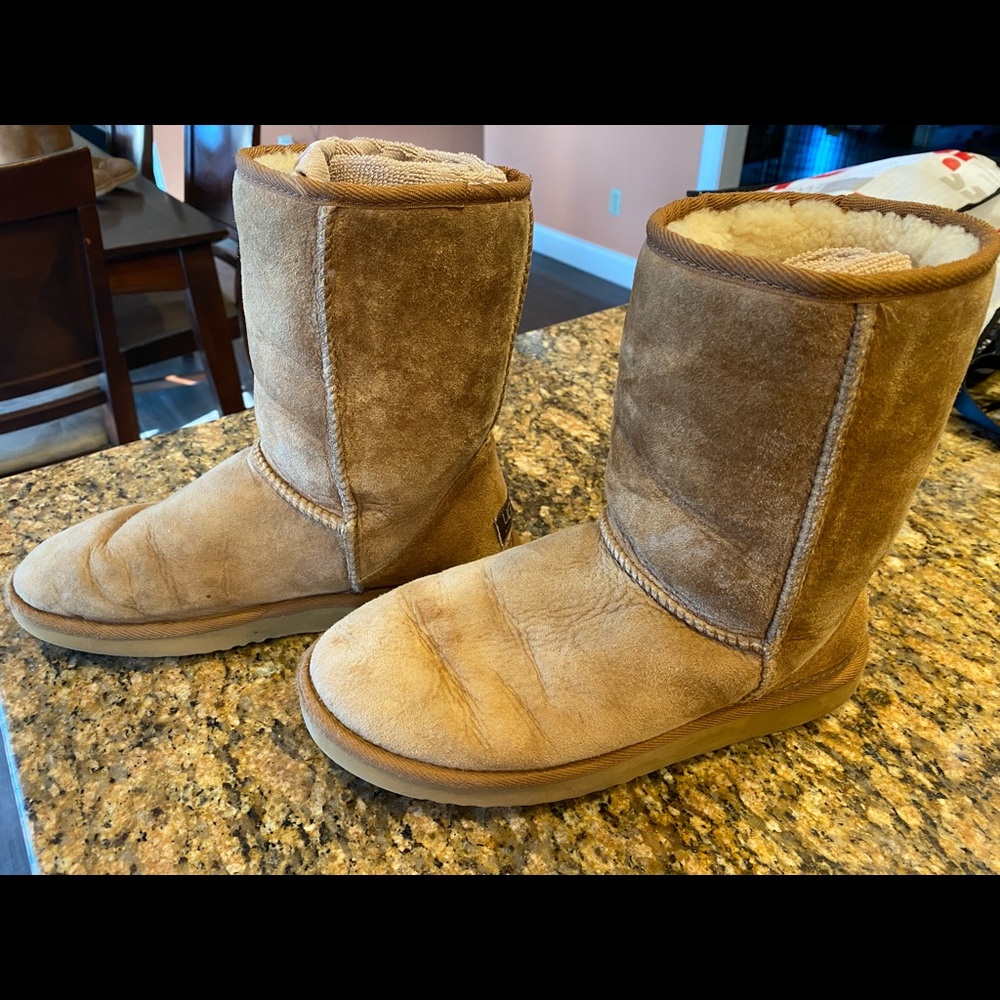 UGG bootie 7.5 US WOMEN
